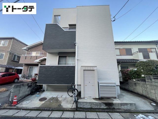 179 m² house in Asaminami Ward, Hiroshima - Photo 1