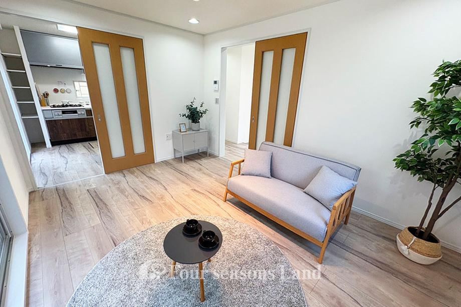 Renovated 3LDK House in Ayase - Photo 1