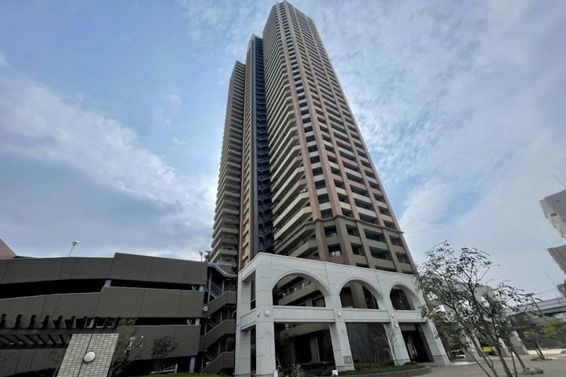 3LDK apartment in Minato Ward, Osaka - Photo 1