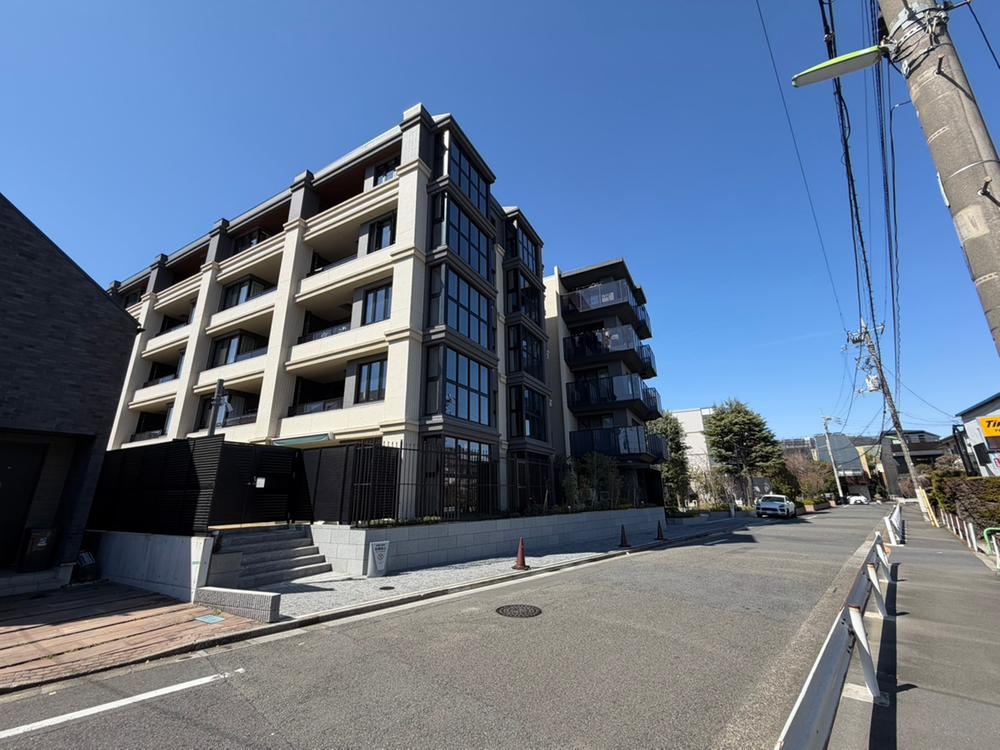 2LDK+S apartment in Setagaya Ward, Tokyo - Photo 1