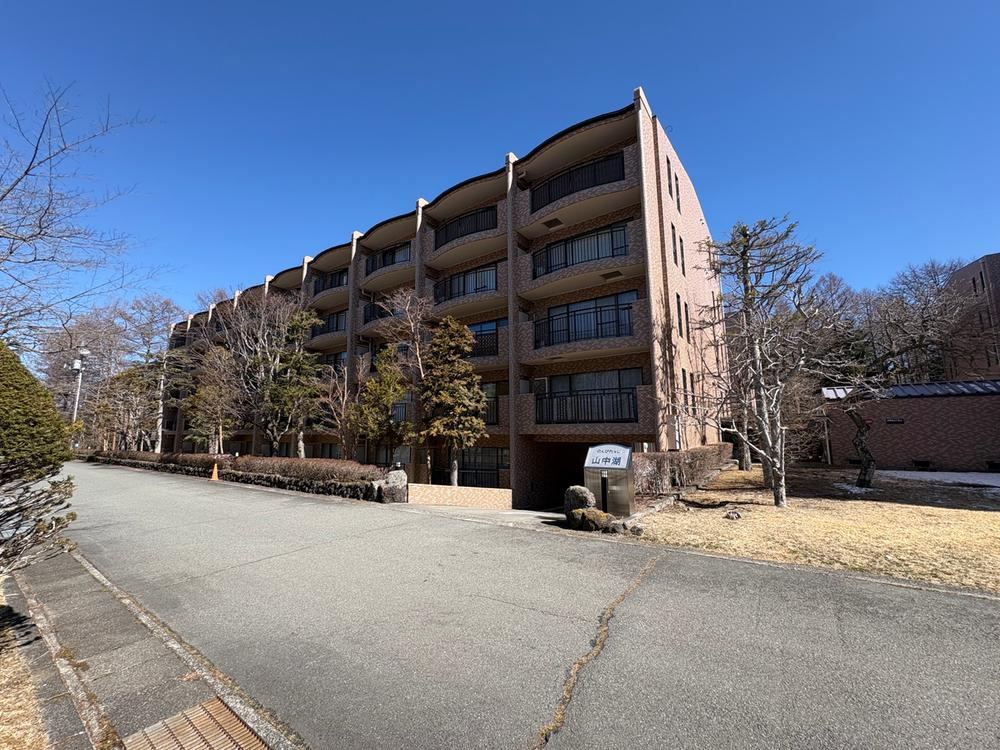 2LDK apartment in Yamanakako, Minamitsuru District, Yamanashi - Photo 1