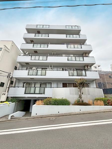 3LDK apartment in Nishi Ward, Yokohama, Kanagawa - Photo 1