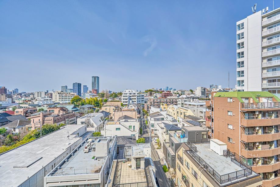 2LDK apartment in Minato Ward, Tokyo - Photo 1