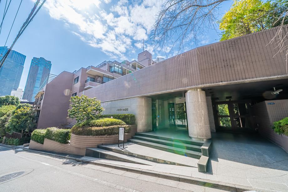 3LDK apartment in Minato Ward, Tokyo - Photo 1