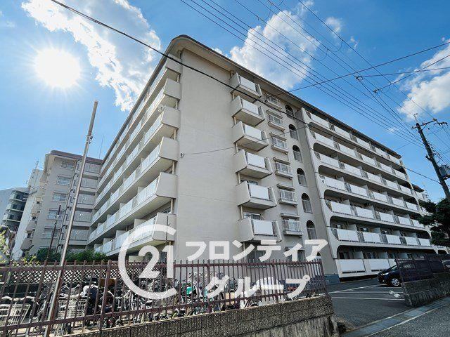 3LDK apartment in Nishinomiya, Hyogo - Photo 1