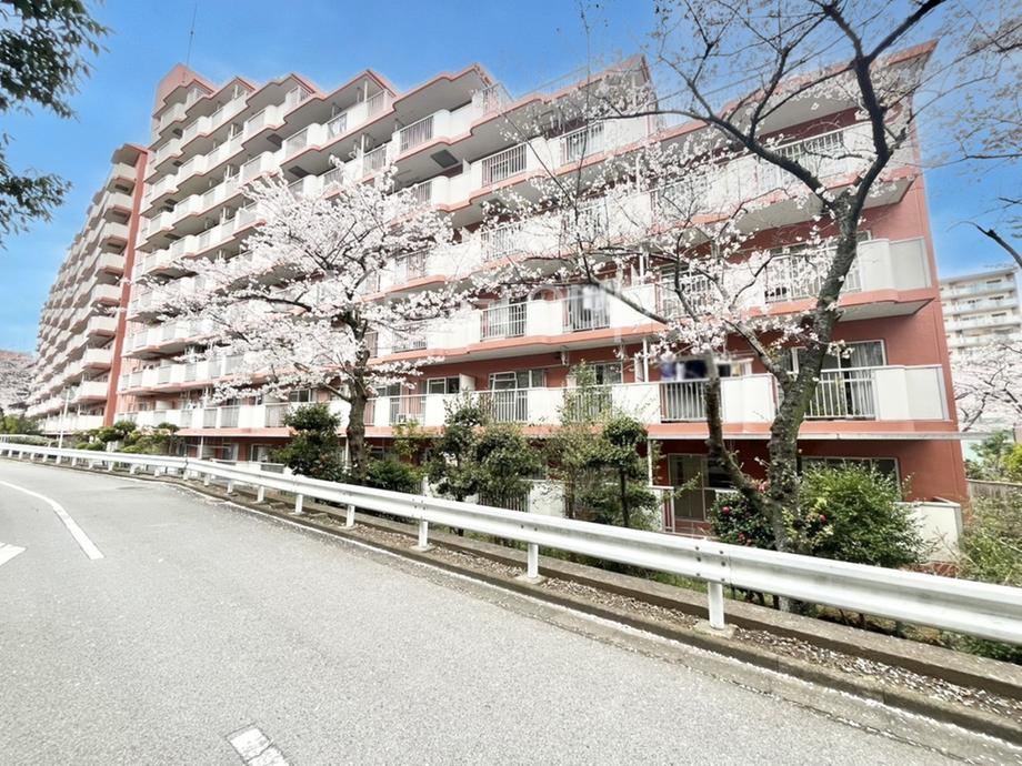 4LDK+S apartment in Wakaba Ward, Chiba - Photo 1