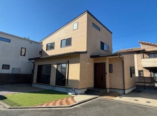 4LDK house in Matsuyama, Ehime - Photo 1