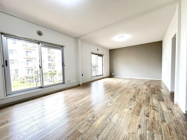 2LDK apartment in Yokosuka, Kanagawa - Photo 1