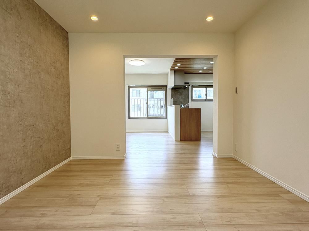 2LDK apartment in Isogo Ward, Yokohama, Kanagawa - Photo 1