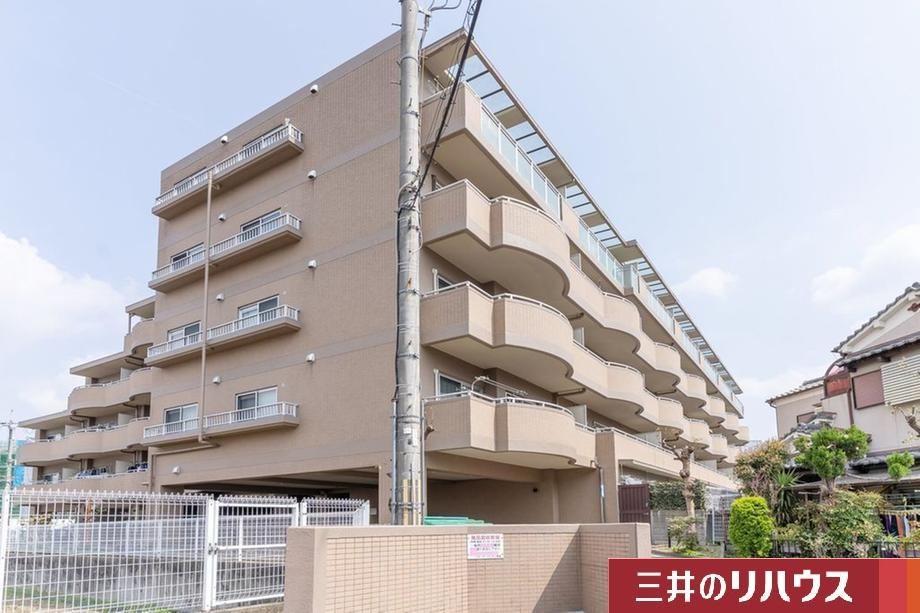 2LDK+S apartment in Hirakata, Osaka - Photo 1