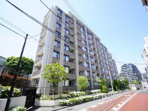 3LDK apartment in Shibuya Ward, Tokyo - Photo 1