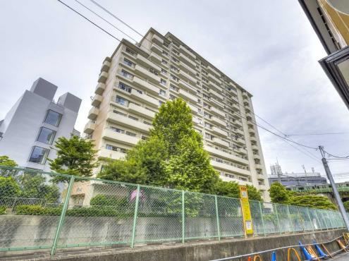 2LDK apartment in Shinjuku Ward, Tokyo - Photo 1