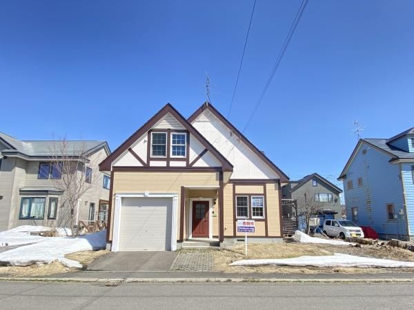 Charming 4LDK House with Loft in Ishikari - Photo 1