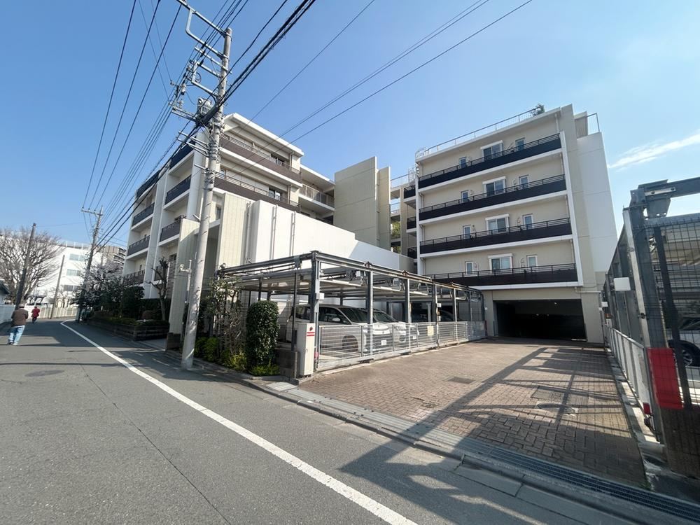 3LDK apartment in Nishitokyo, Tokyo - Photo 1