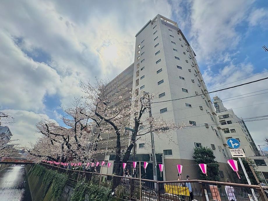 2LDK apartment in Meguro Ward, Tokyo - Photo 1