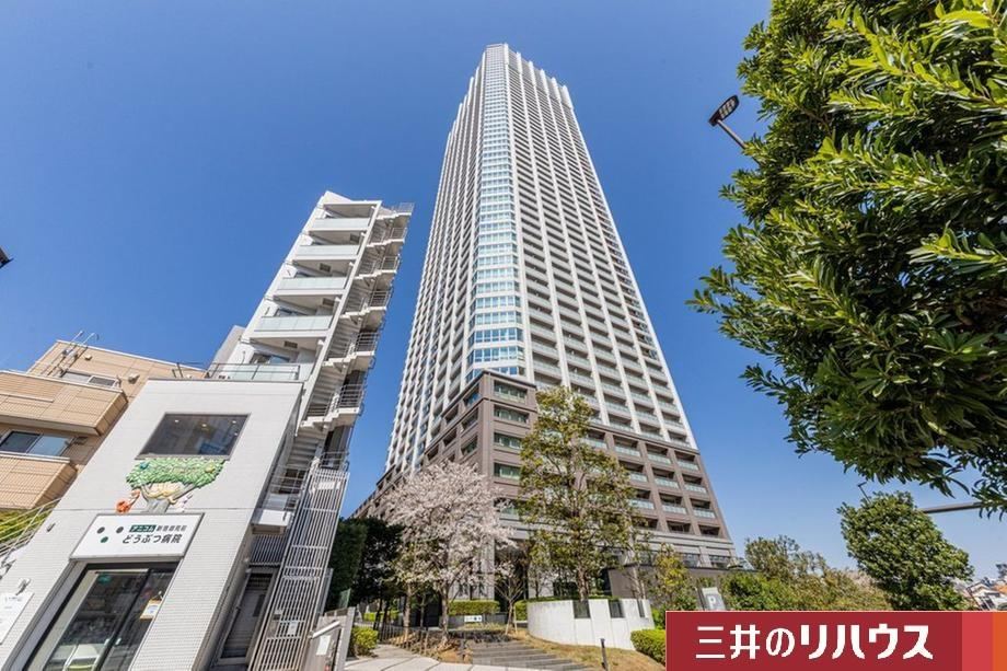 2LDK apartment in Shinjuku Ward, Tokyo - Photo 1
