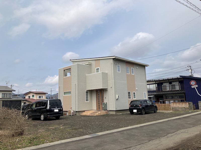 Modern 3LDK Home with Solar Panels in Ōdate - Photo 1