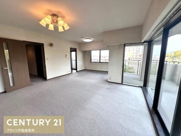 4LDK apartment in Kawachinagano, Osaka - Photo 1