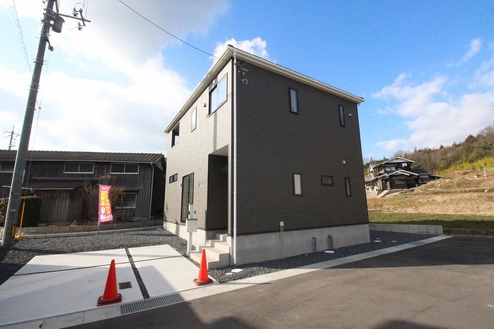 4LDK house in Tamano, Okayama - Photo 1