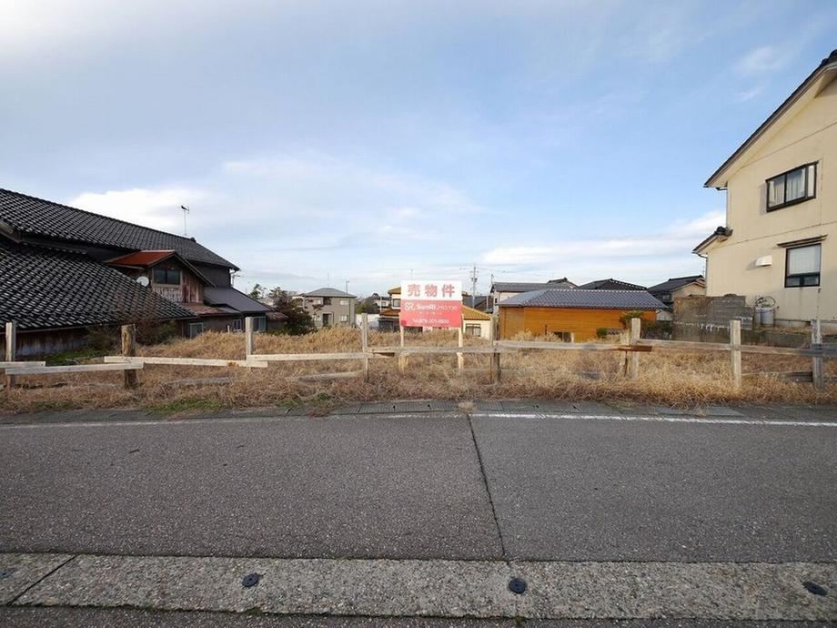 526 m² land in Kahoku, Ishikawa - Photo 1