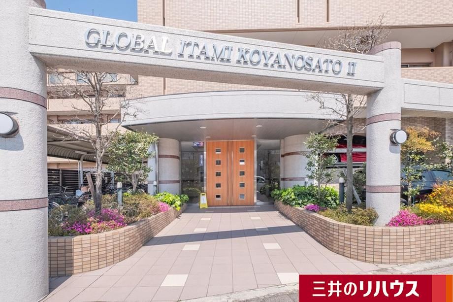 2LDK apartment in Itami, Hyogo - Photo 1