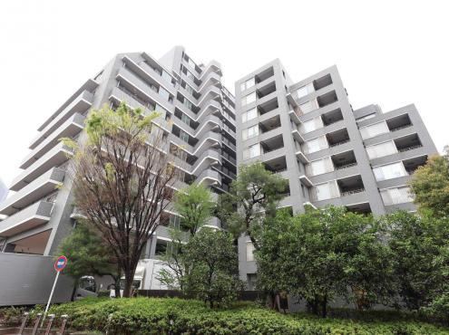 3LDK apartment in Shinjuku Ward, Tokyo - Photo 1