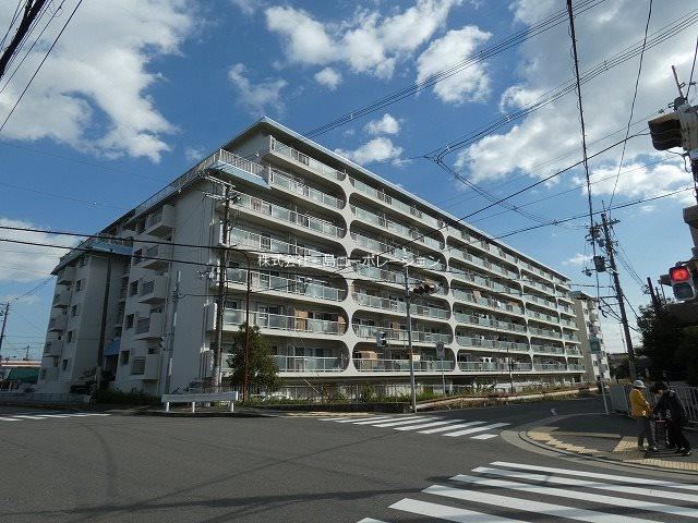 2LDK+S apartment in Takatsuki, Osaka - Photo 1