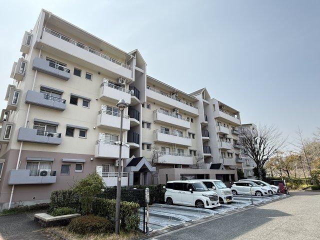 3LDK apartment in Shijonawate, Osaka - Photo 1
