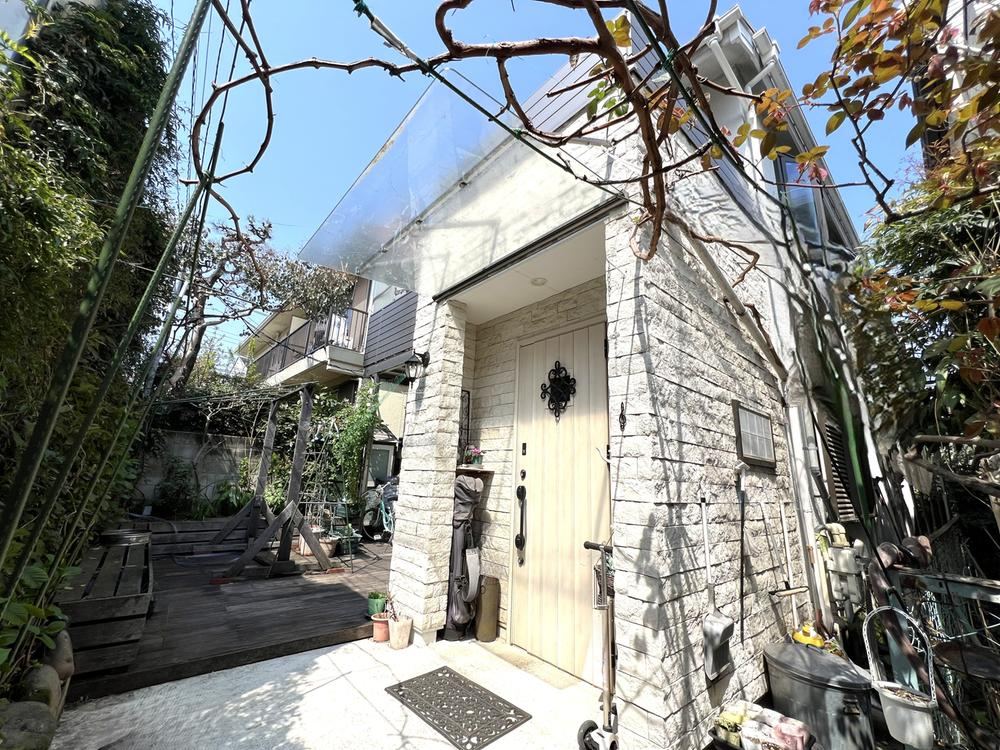 Charming 4LDK Home in Quiet Okusawa Neighborhood - Photo 1