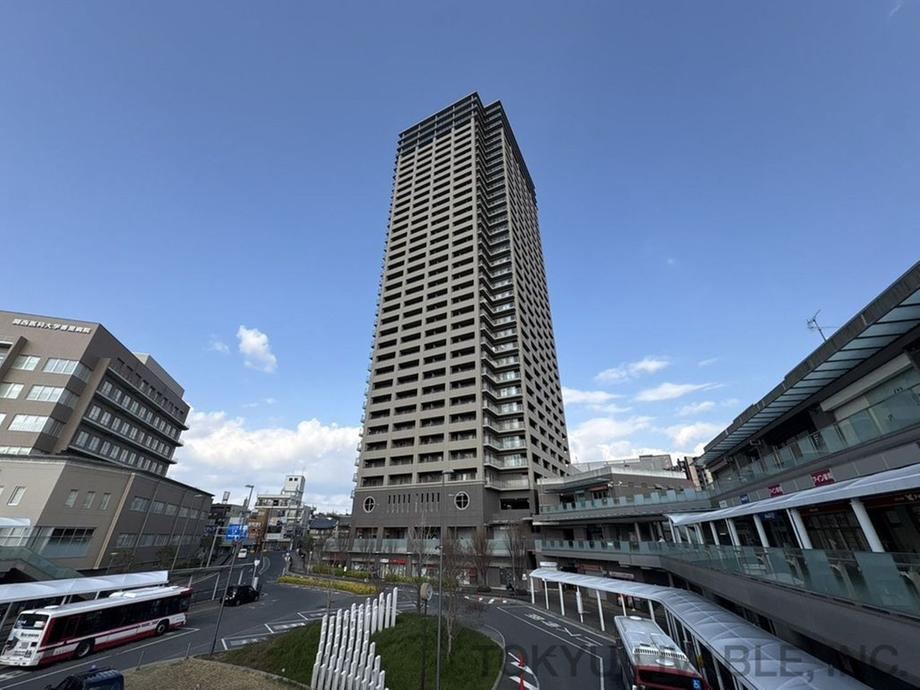 3LDK apartment in Neyagawa, Osaka - Photo 1