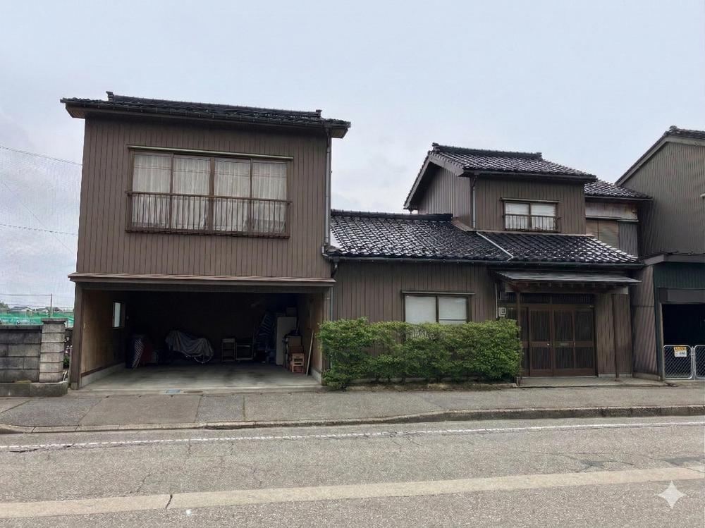7DK house in Takaoka, Toyama - Photo 1