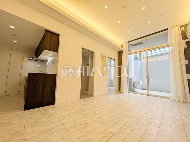 2LDK apartment in Chofu, Tokyo - Photo 1