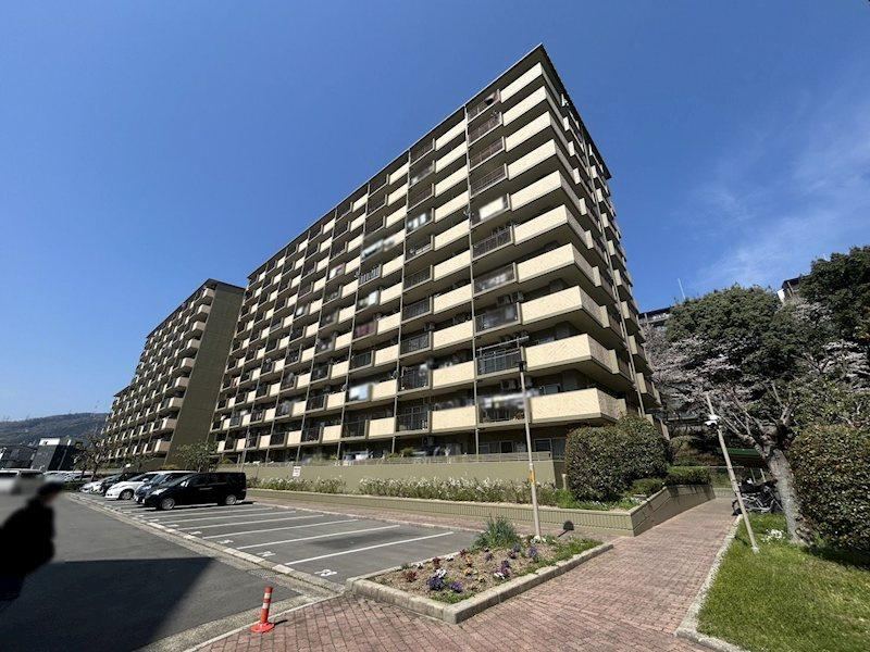 3LDK apartment in Shimamoto, Mishima District, Osaka - Photo 1