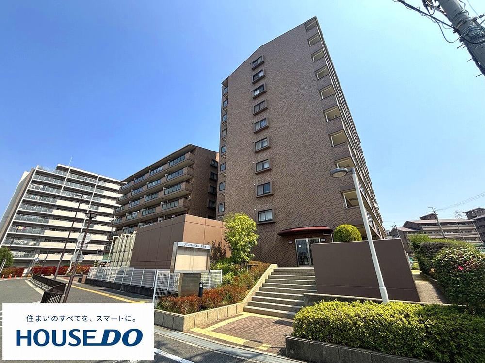 2LDK+S apartment in Hirakata, Osaka - Photo 1