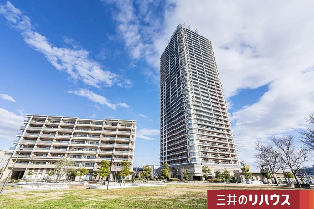 2LDK apartment in Mihama Ward, Chiba - Photo 1