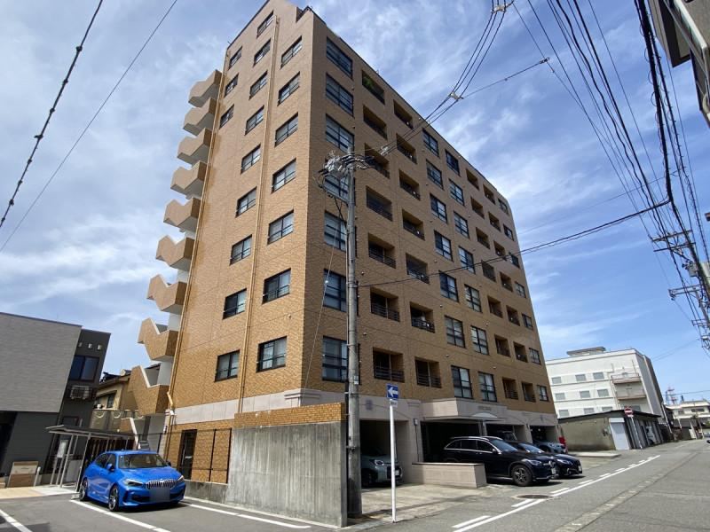 3DK apartment in Toyama, Toyama - Photo 1