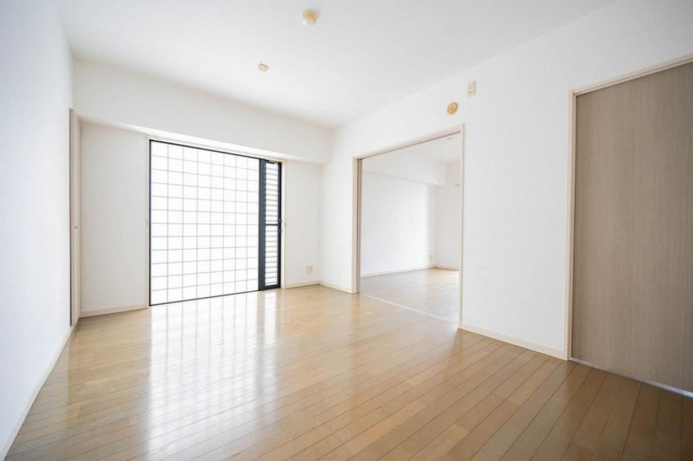 2LDK apartment in Shinjuku Ward, Tokyo - Photo 1