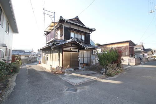 3DK house in Matsuyama, Ehime - Photo 1