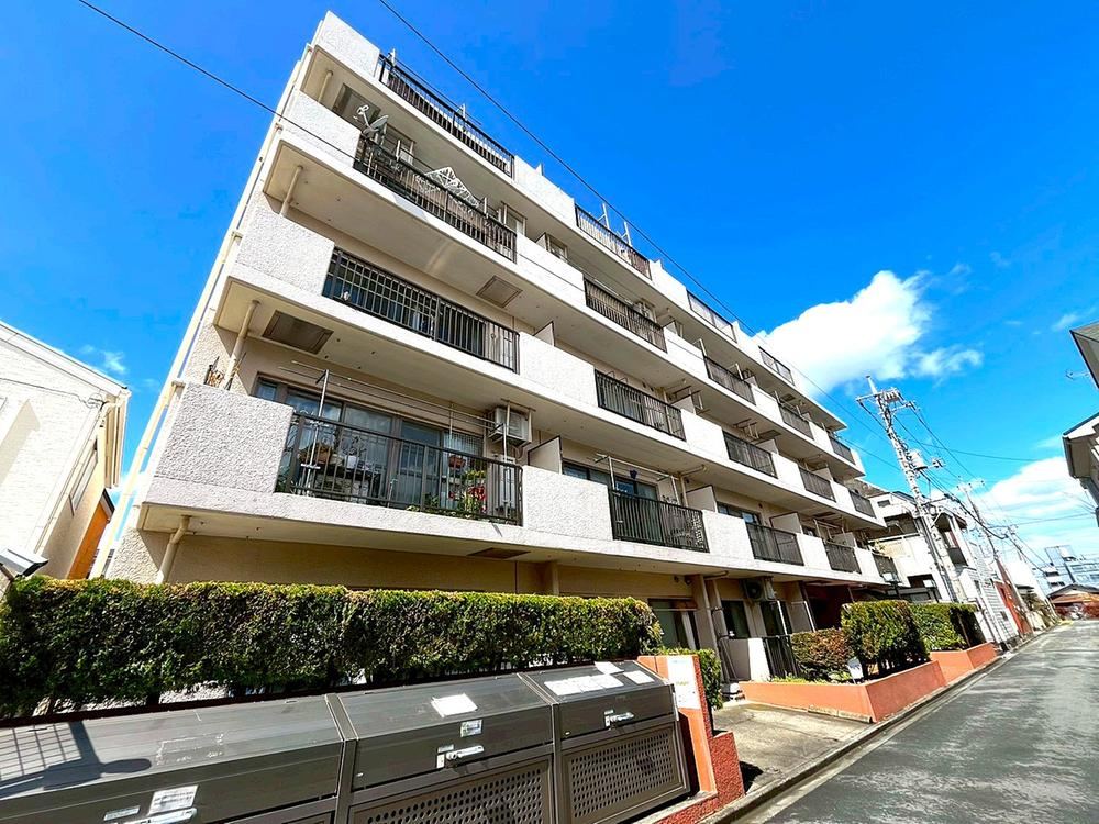 2LDK apartment in Sakado, Saitama - Photo 1