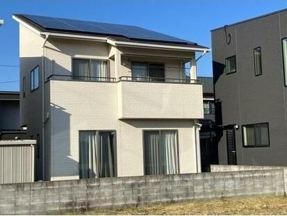 4LDK house in Matsuyama, Ehime - Photo 1