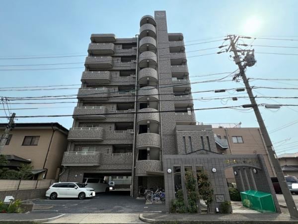 4LDK apartment in Ichinomiya, Aichi - Photo 1