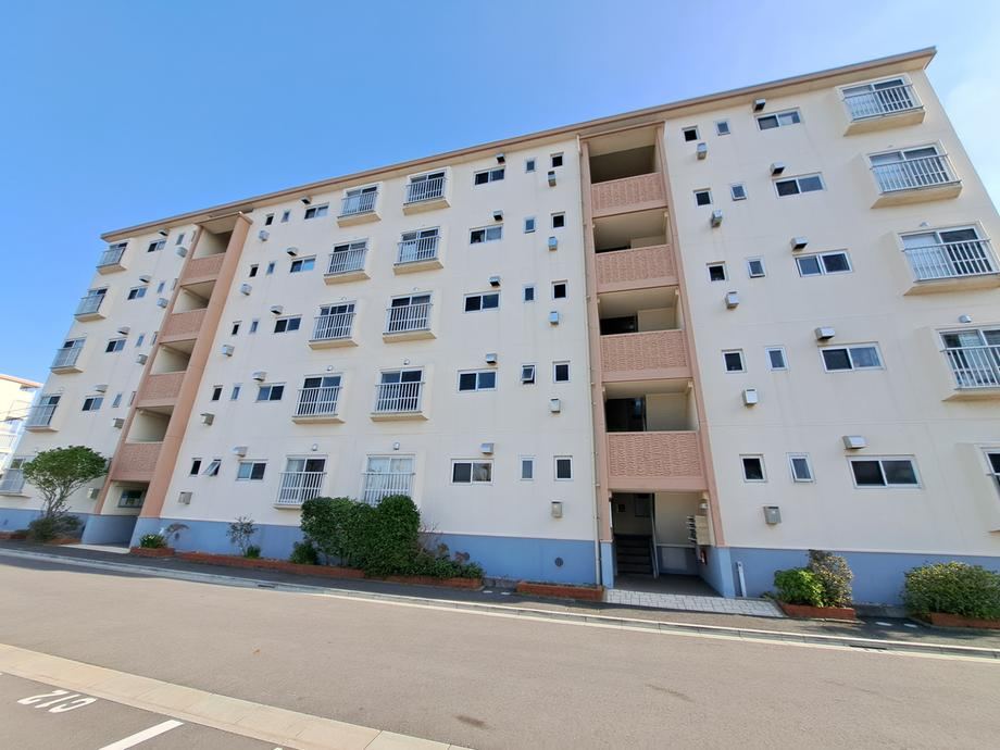 4K apartment in Yokosuka, Kanagawa - Photo 1
