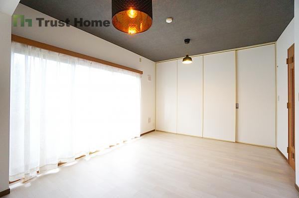 2LDK apartment in Toyonaka, Osaka - Photo 1