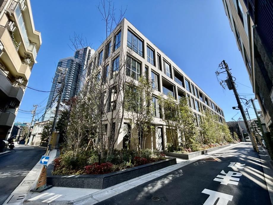 2LDK apartment in Meguro Ward, Tokyo - Photo 1