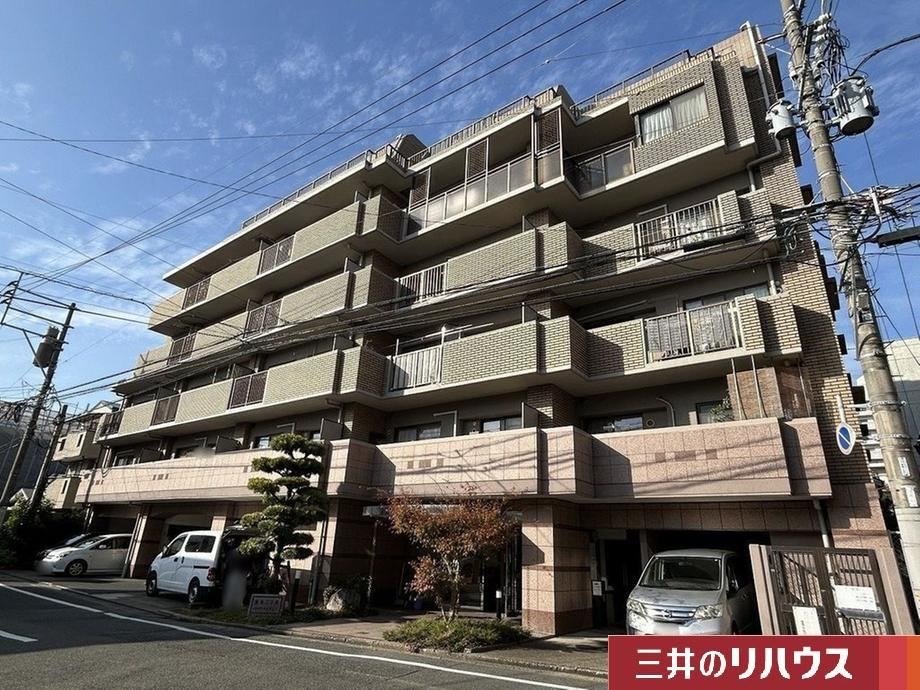 4LDK apartment in Sawara Ward, Fukuoka - Photo 1