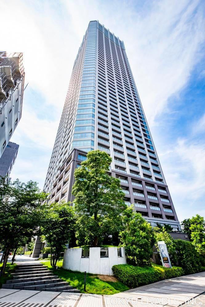 2LDK apartment in Shinjuku Ward, Tokyo - Photo 1