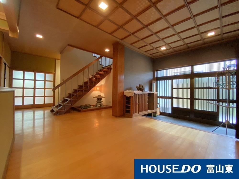 11LDK house in Toyama, Toyama - Photo 1