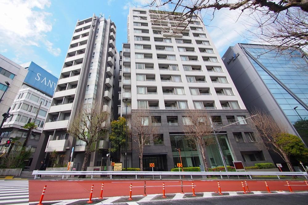 2LDK apartment in Shinjuku Ward, Tokyo - Photo 1