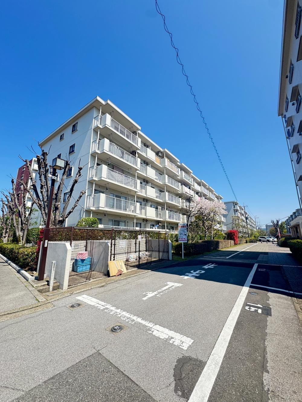4LDK apartment in Koshigaya, Saitama - Photo 1