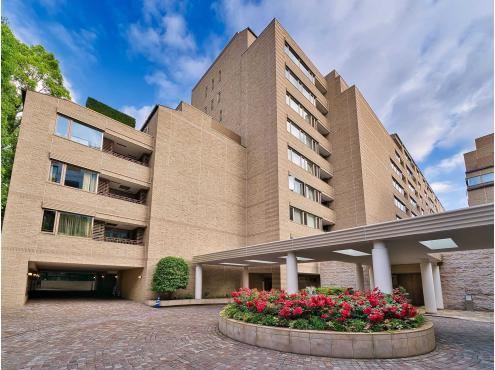3LDK apartment in Minato Ward, Tokyo - Photo 1
